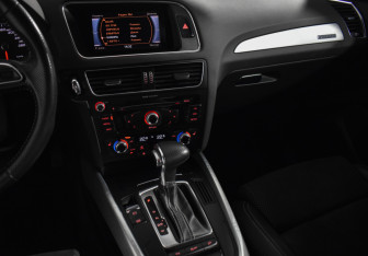 Подержанный автомобиль Audi Q5 2015 года (21 фото)