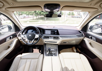 Подержанный автомобиль BMW X7 2019 года (9 фото)