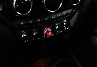 Подержанный автомобиль MINI Countryman 2022 года (17 фото)