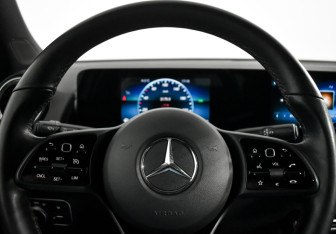 Подержанный автомобиль Mercedes-Benz GLB 2020 года (19 фото)