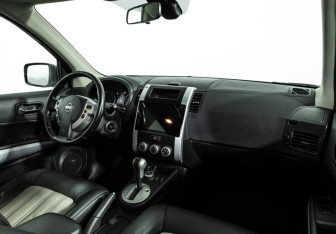 Подержанный автомобиль Nissan X-Trail 2013 года (9 фото)