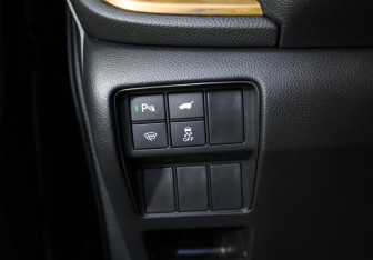 Подержанный автомобиль Honda CR-V 2018 года (15 фото)