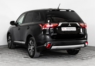 Подержанный автомобиль Mitsubishi Outlander 2016 года (7 фото)