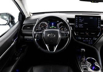 Подержанный автомобиль Toyota Camry Sedan 2021 года (11 фото)