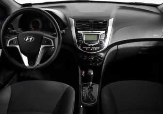 Подержанный автомобиль Hyundai Solaris Hatchback 2013 года (12 фото)