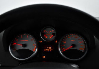 Подержанный автомобиль Peugeot 207 Hatchback 2008 года (17 фото)