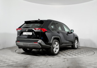 Подержанный автомобиль Toyota RAV4 2020 года (5 фото)