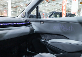 Подержанный автомобиль Zeekr X 2023 года (28 фото)