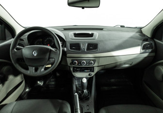 Подержанный автомобиль Renault Megane Hatchback 2012 года (13 фото)