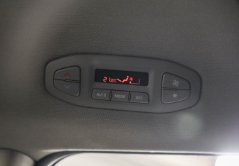 Подержанный автомобиль Kia Carnival 2018 года (32 фото)