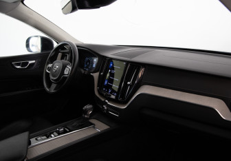 Подержанный автомобиль Volvo XC60 2021 года (27 фото)
