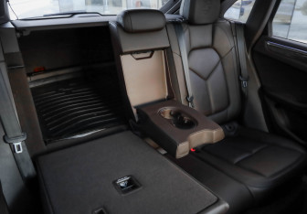 Подержанный автомобиль Porsche Macan 2014 года (36 фото)