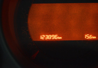 Подержанный автомобиль Citroen C4 Hatchback 2012 года (15 фото)