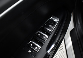 Подержанный автомобиль Kia K5 2021 года (10 фото)