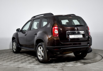 Подержанный автомобиль Renault Duster 2015 года (7 фото)
