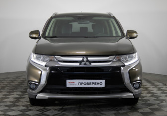 Подержанный автомобиль Mitsubishi Outlander 2016 года (2 фото)