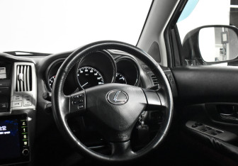 Подержанный автомобиль Toyota Harrier 2003 года (16 фото)