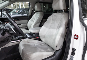 Подержанный автомобиль Kia Carnival 2020 года (17 фото)