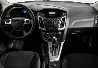 Подержанный автомобиль Ford Focus Sedan 2011 года (14 фото)