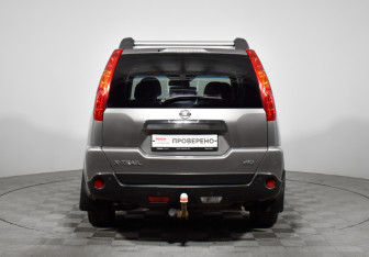 Подержанный автомобиль Nissan X-Trail 2010 года (6 фото)