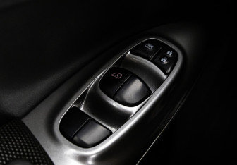 Подержанный автомобиль Nissan Juke 2012 года (14 фото)