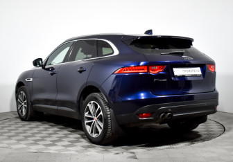 Подержанный автомобиль Jaguar F-Pace 2017 года (7 фото)