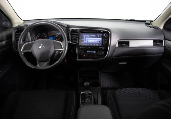 Подержанный автомобиль Mitsubishi Outlander 2016 года (9 фото)