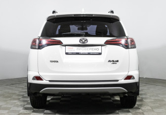 Подержанный автомобиль Toyota RAV4 2019 года (6 фото)