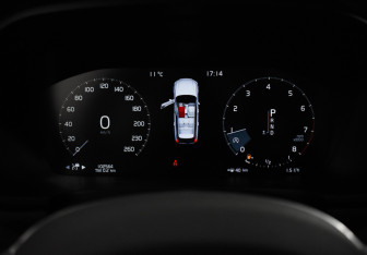 Подержанный автомобиль Volvo V90 Cross Country 2019 года (16 фото)