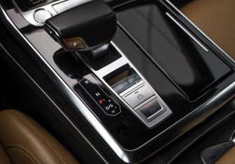 Подержанный автомобиль Audi Q8 2018 года (20 фото)