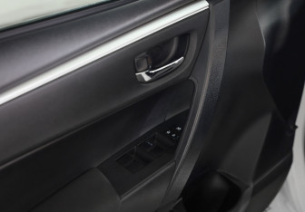 Подержанный автомобиль Toyota Corolla Sedan 2013 года (17 фото)