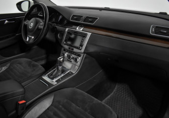 Подержанный автомобиль Volkswagen Passat Sedan 2012 года (13 фото)