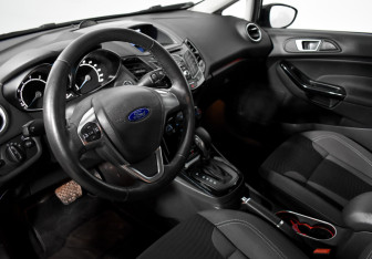 Подержанный автомобиль Ford Fiesta Hatchback 2016 года (9 фото)