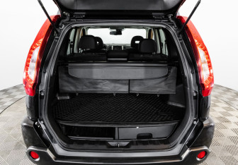 Подержанный автомобиль Nissan X-Trail 2012 года (19 фото)