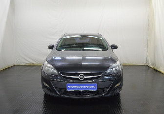 Подержанный автомобиль Opel Astra Hatchback 2013 года (2 фото)
