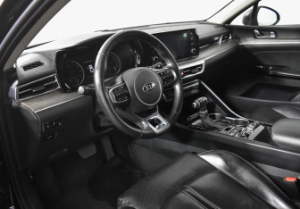 Подержанный автомобиль Kia K5 2021 года (9 фото)
