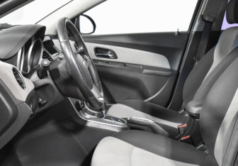 Подержанный автомобиль Chevrolet Cruze Hatchback 2012 года (10 фото)