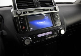 Подержанный автомобиль Toyota Land Cruiser Prado 2015 года (16 фото)