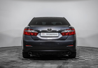 Подержанный автомобиль Toyota Camry Sedan 2013 года (7 фото)