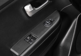 Подержанный автомобиль Kia Rio Sedan 2016 года (12 фото)