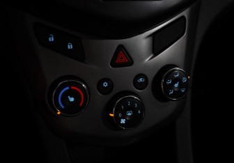 Подержанный автомобиль Chevrolet Aveo Sedan 2012 года (13 фото)