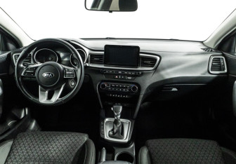 Подержанный автомобиль Kia Ceed Wagon 2019 года (13 фото)