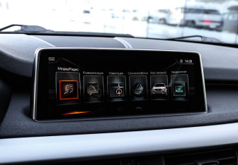 Подержанный автомобиль BMW X5 2017 года (17 фото)