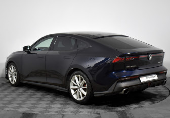 Подержанный автомобиль Changan UNI-V 2023 года (7 фото)