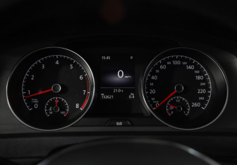 Подержанный автомобиль Volkswagen Golf Hatchback 2013 года (13 фото)