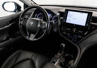 Подержанный автомобиль Toyota Camry Sedan 2021 года (16 фото)