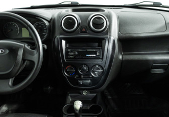 Подержанный автомобиль LADA (ВАЗ) Granta Liftback 2017 года (14 фото)