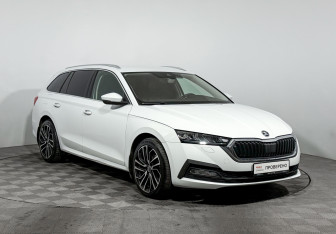 Подержанный автомобиль Skoda Octavia Wagon 2021 года (3 фото)