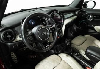 Подержанный автомобиль MINI Hatch 2021 года (11 фото)