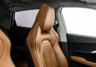 Подержанный автомобиль Omoda C5 2023 года (25 фото)